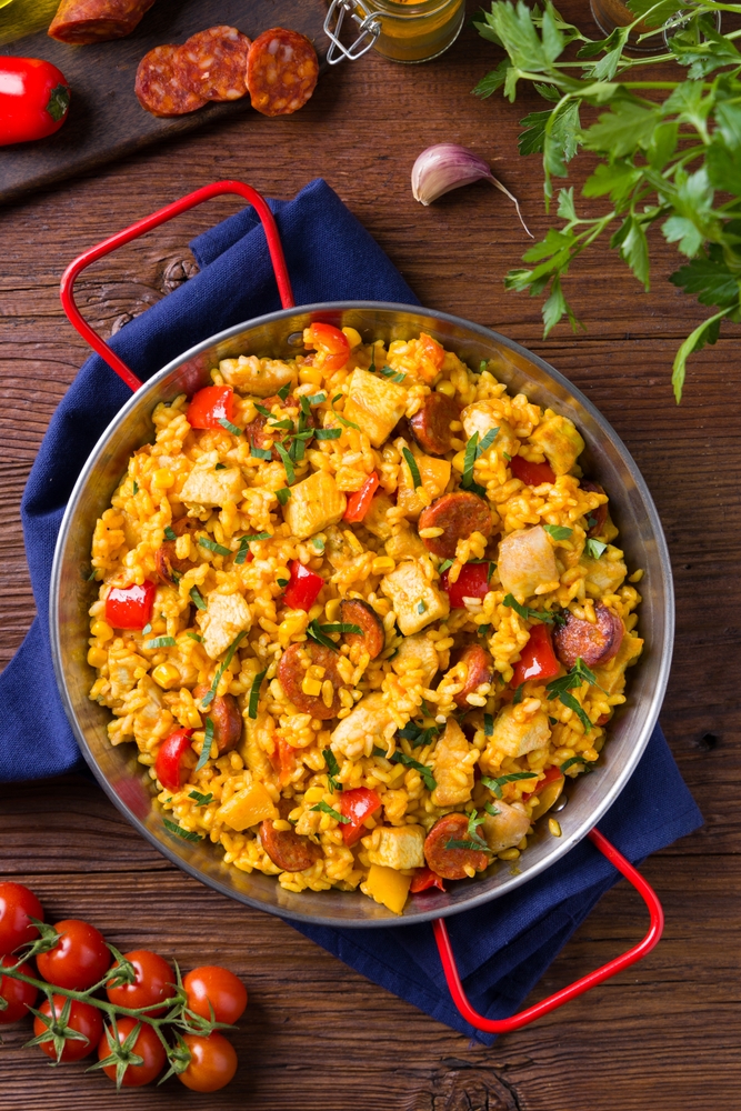 Paella (paelja) - recept za bogato, ukusno i živopisno špansko jelo u kome je svaki zalogaj malo iznenađenje