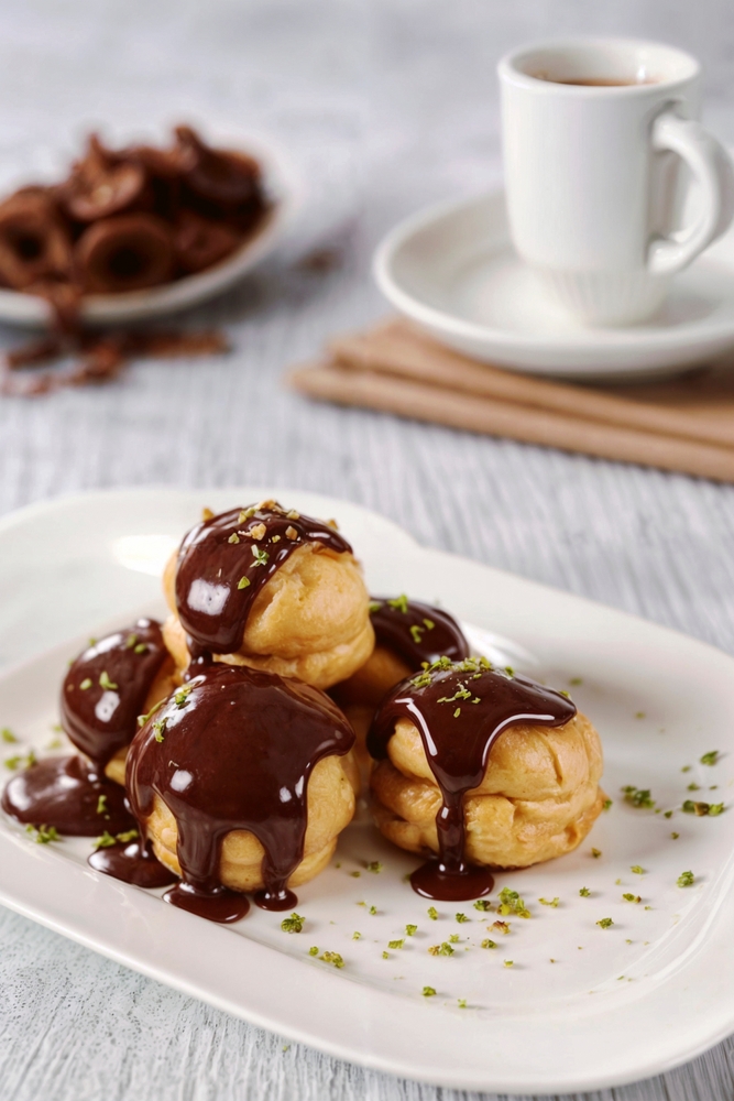 Profiterole - recept za laganu kremastu poslasticu koja nestaje u jednom zalogaju