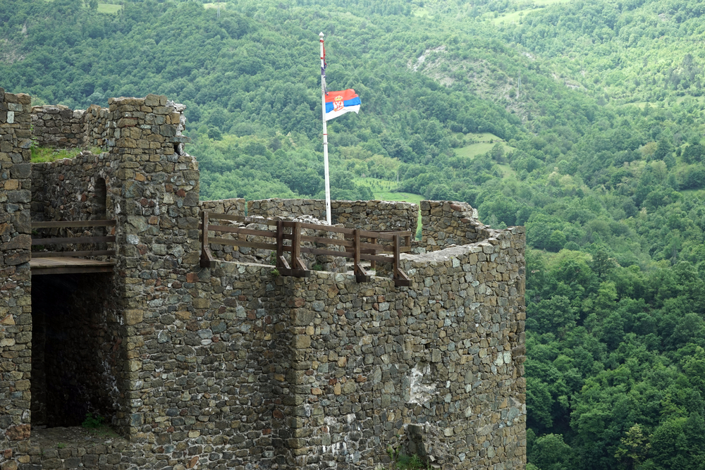 Na tri sata od Beograda čeka vas misteriozna tvrđava, koja je često okružena maglom, a koju je najbolje posetiti u jesen