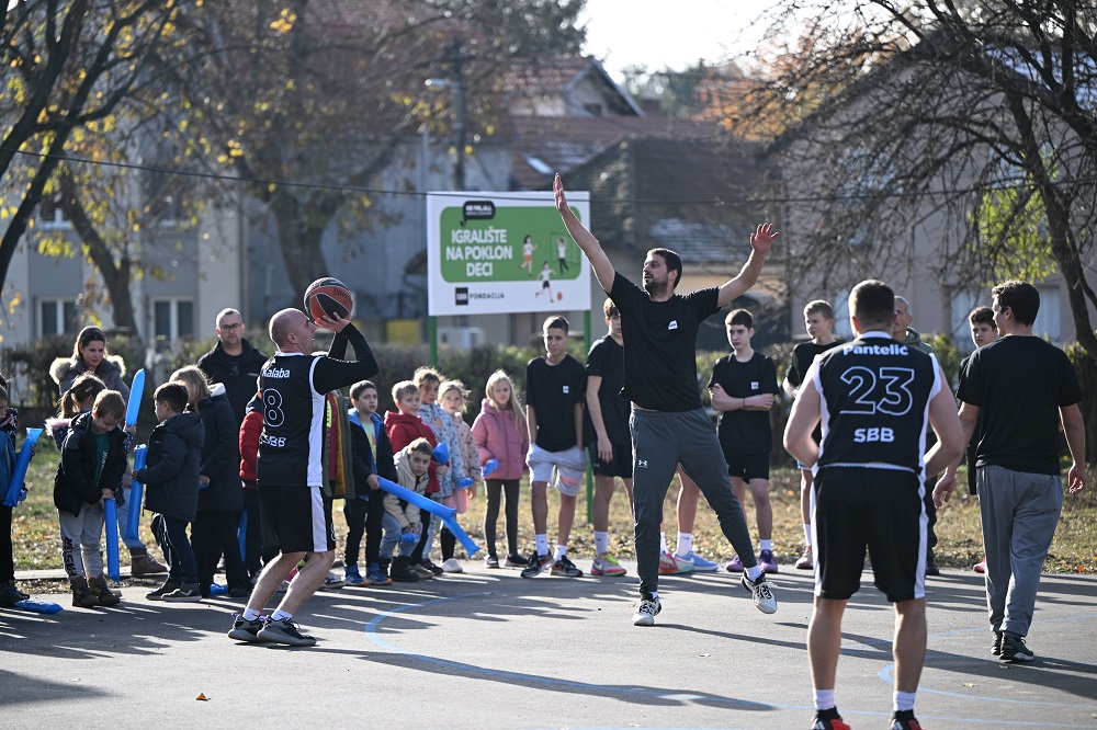 SBB fondacija donira sportski teren školi u Zemunu