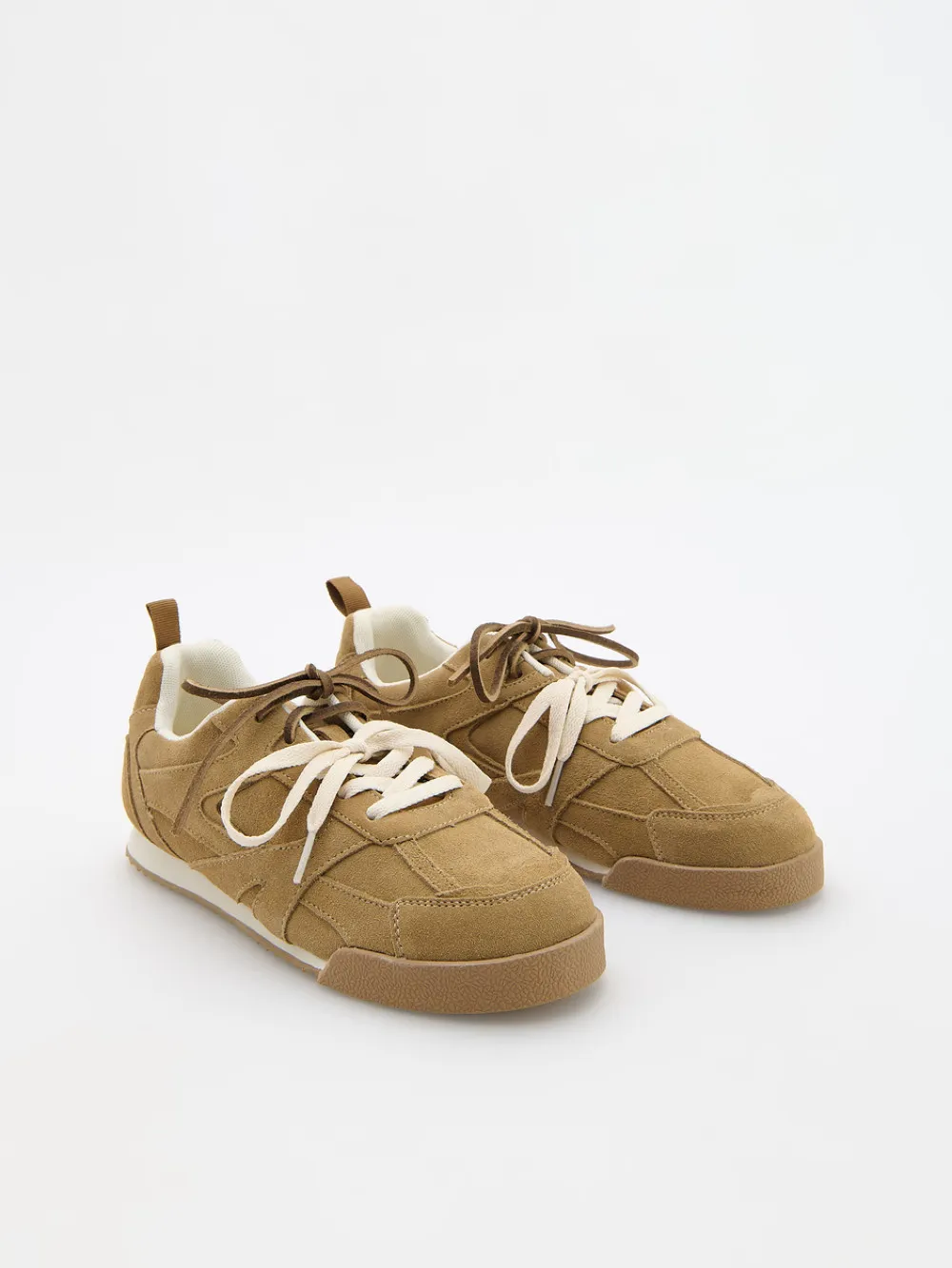 Ove New Balance patike su se rasprodale čim su je pojavile, ali stigla je verna kopija i cena je smešna