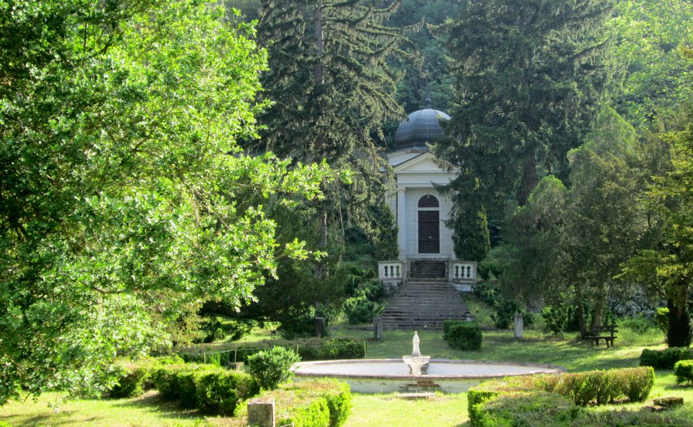 Da li ste znali da u Srbiji postoji Versajski park, i to na samo sat i po vremena od Beograda: Mesto koje krije tajnu