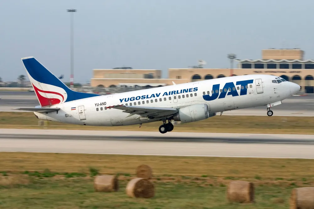 Filmska priča prve i jedine bebe rođene u JAT-ovom avionu: Dali su mu neobično ime, krstio ga pilot