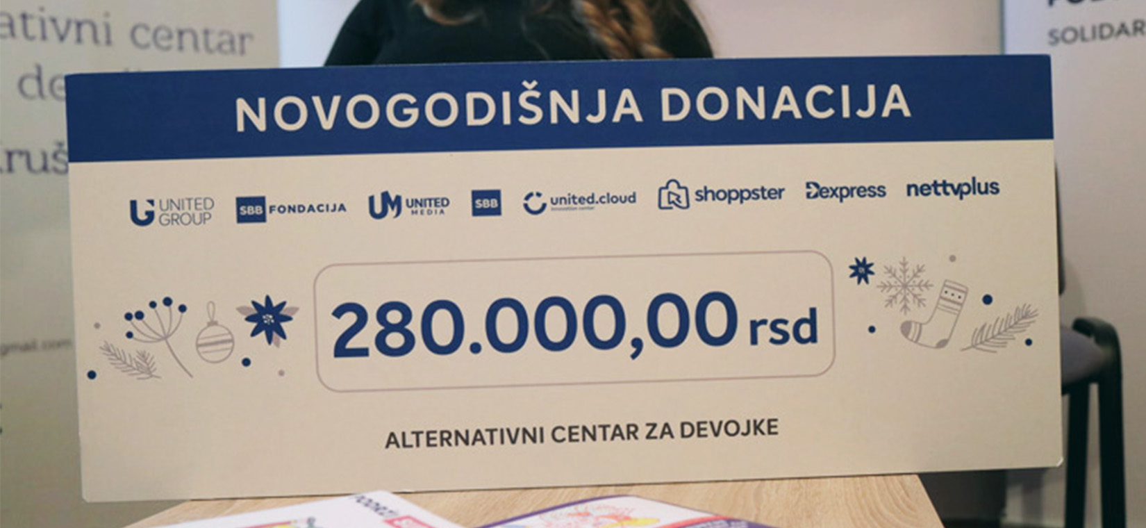 SBB fondacija upućuje tradicionalne novogodišnje donacije: Prvi ček uručen Alternativnom centru za devojke u Kruševcu