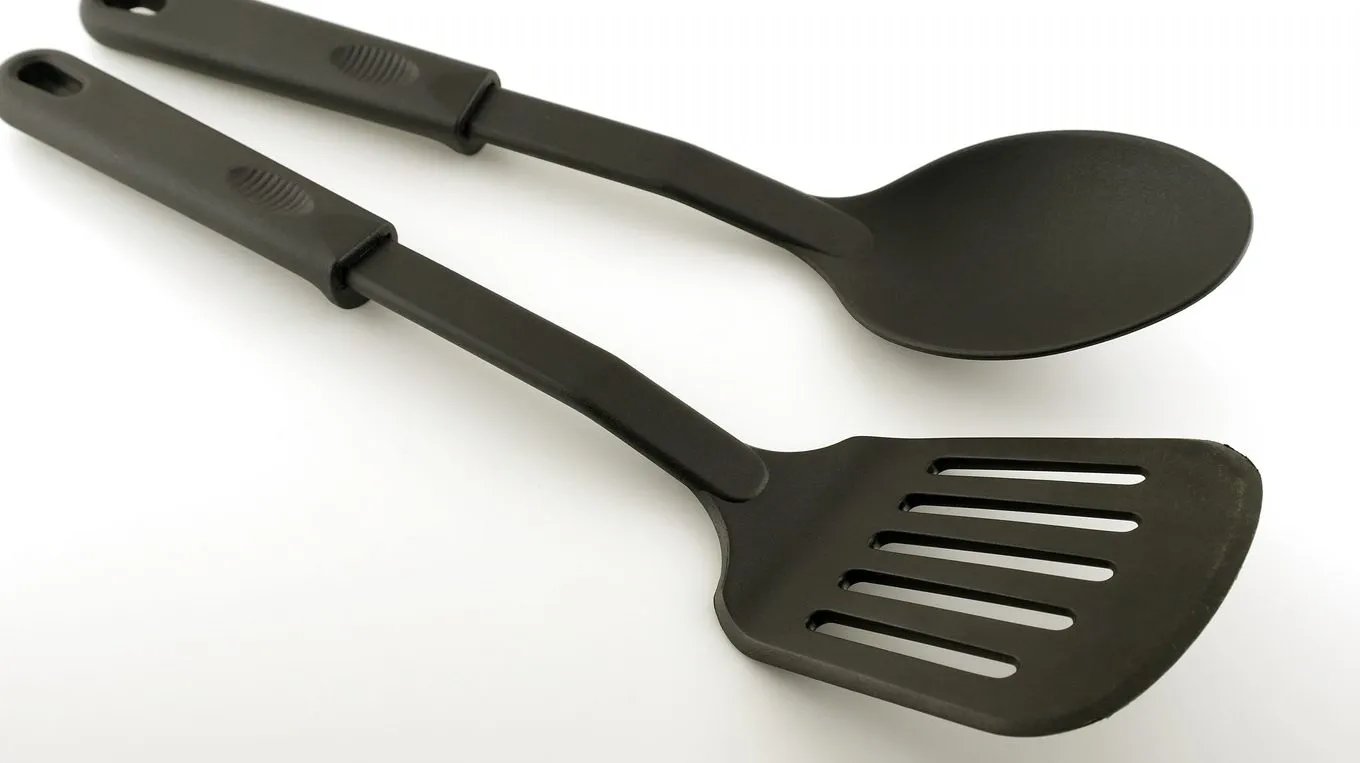 Kuhinjski pribori koji može da vas otruje: Koristite ih svakog dana, da li znate posledice Kuhinjski probor