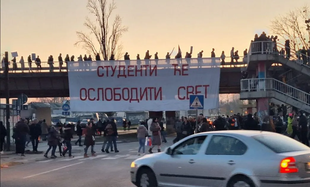 U ovu devojku na protestu u Rijeci svi su gledali: "Srećna, ponosna i da se ne lažemo s najboljim transparentom"