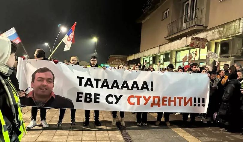 "Selo gori" se vratilo u Trstenik: Transparent zbog kog se smeje pola Srbije