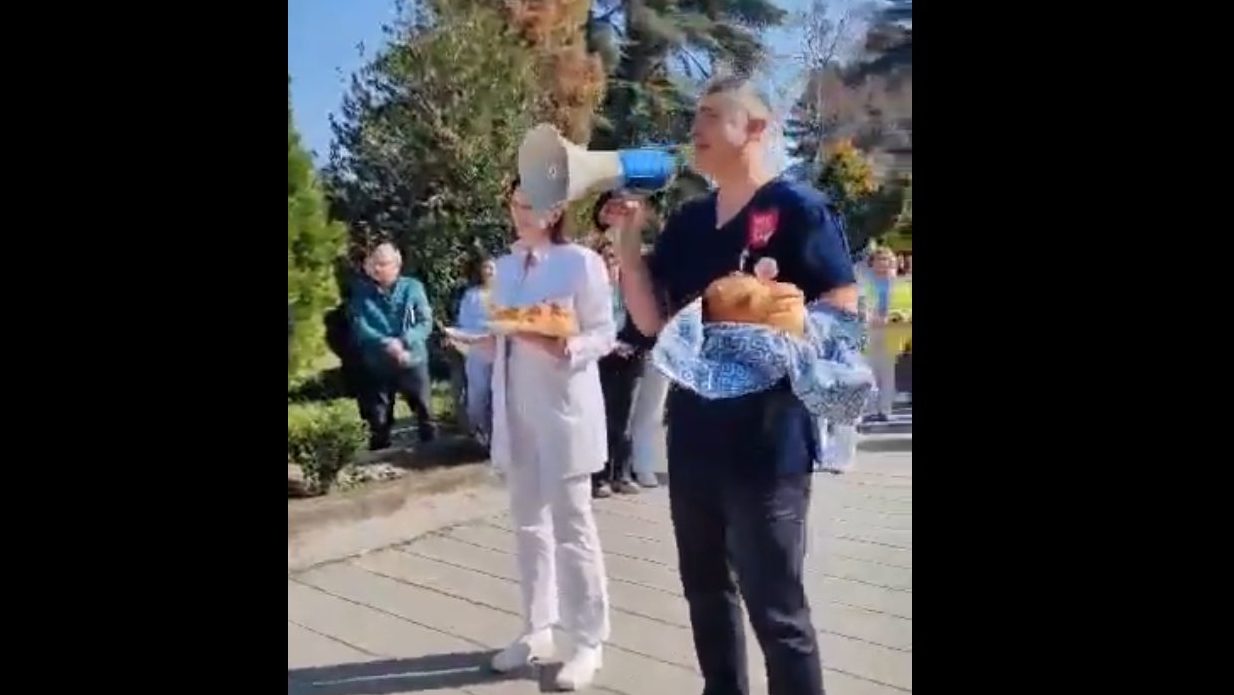 Reči profesora studentima koji su pešačili do Sremske Kamenice dugo će se pamtiti: “Svaki milimetar ove zgrade pripada vama” studenti