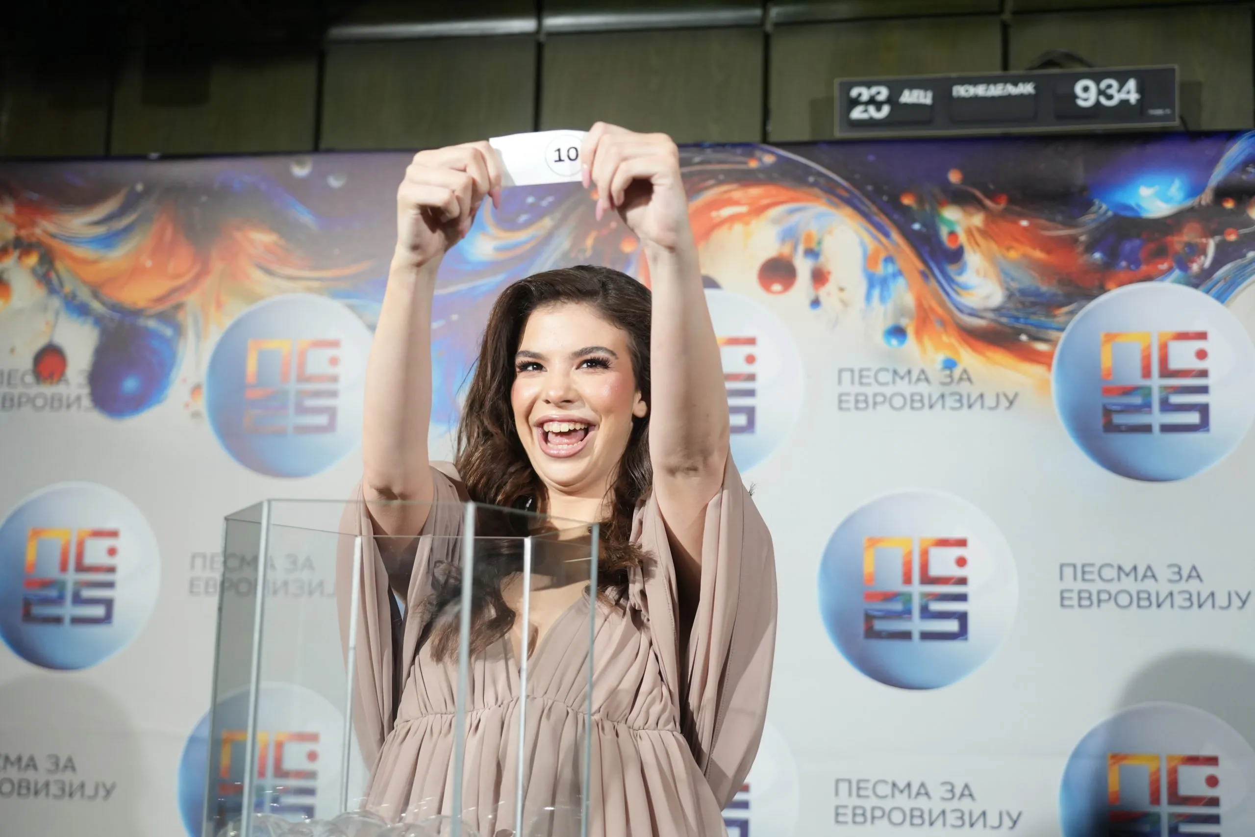 Lensy, put od rezerve do finala najmlađe PZE takmičarke: Podržava je Sandra Božić i Nina Radulović, kao i brojni mediji