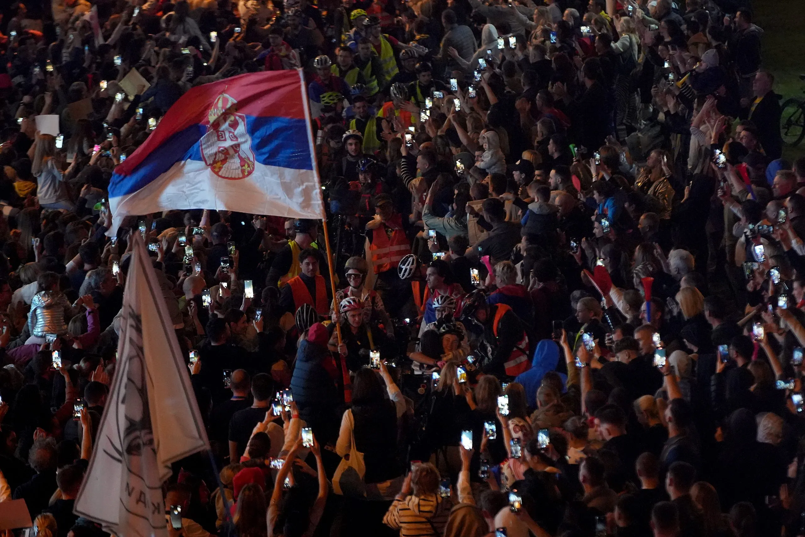 "Tako se dočekuje studentska armija": Crveni tepih u centru Beograda nikada nije nosio više simbolike