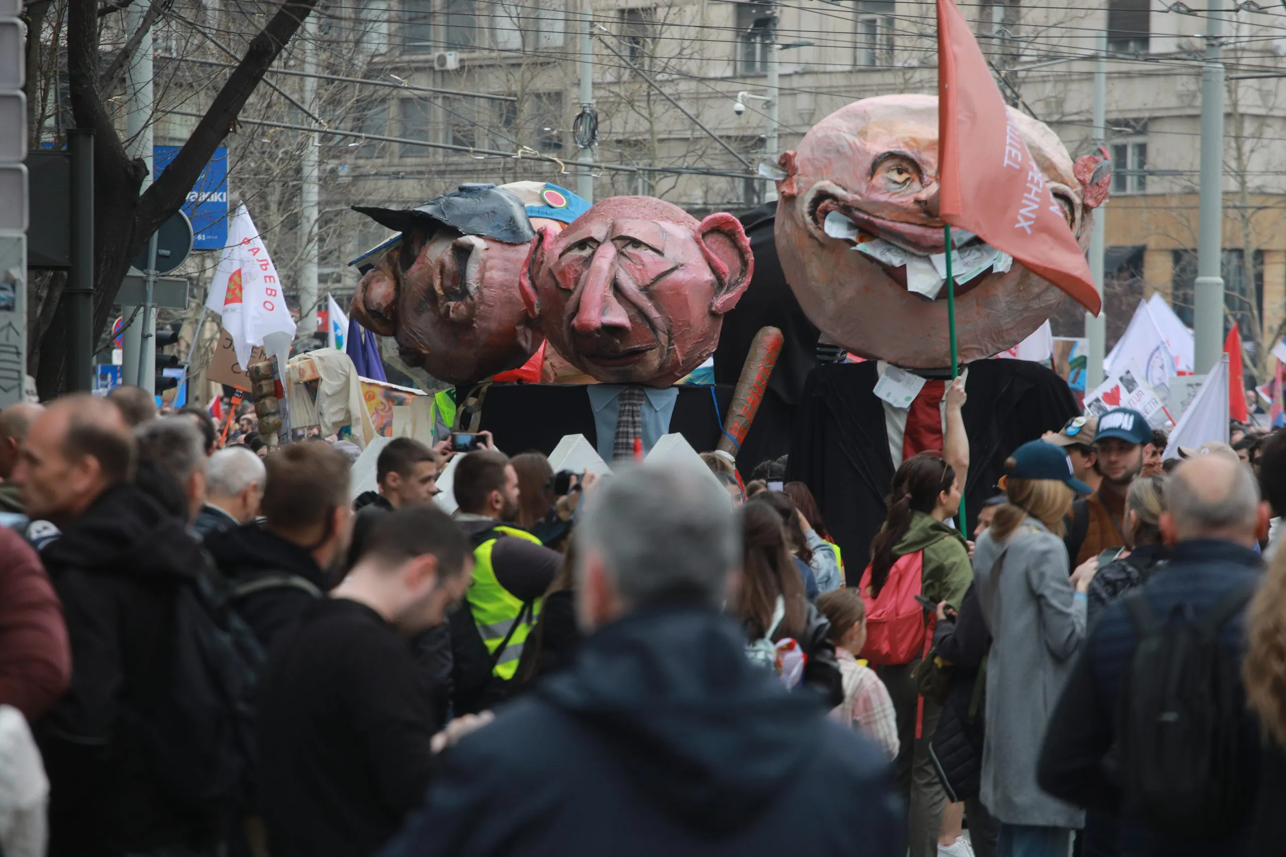 "Genijalci": Studenti FPU-a imaju najjače maskote na današnjem protestu, jednom političaru usta su puna para