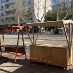 Bulevar je upravo ograđen crvenom trakom koju će malo ko želeti da pređe: Šta su hteli da poruče ovim natpisom?