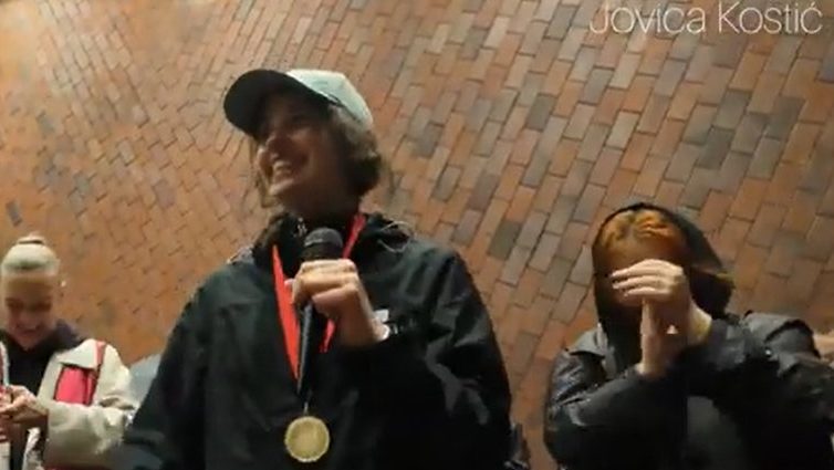 „Hvala vam što ste nas primili kao svoje“: Osijek je sinoć prigrlio studente iz Srbije koji trče do Brisela, a Lena im se zahvalila od srca