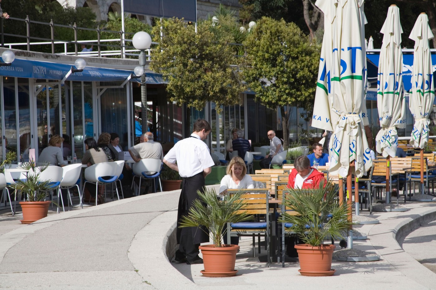 "Kad odeš na pijacu da kupiš neki proizvod ne častiš seljaka": Marina je pitala "koliki bakšiš ostavljamo u restoranima" i salva komentara je usledila