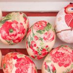 Dekupaž tehnika farbanja jaja: Umetnost uz pomoć salveta