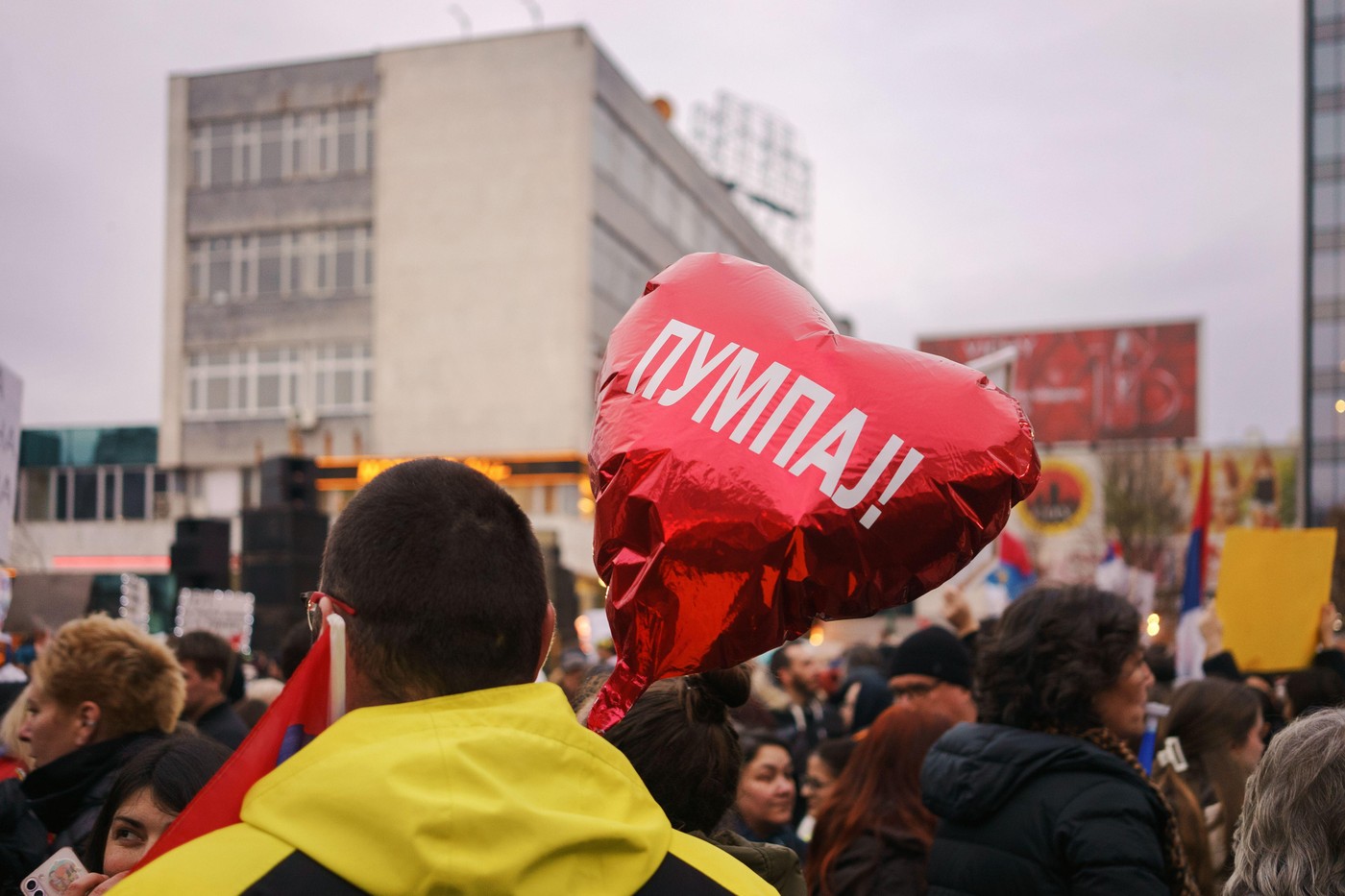 “Pumpaj, pumpaj Ibar vodo” danas odjekuje Srbijom: Priča o besmrtnoj pesmi koja je simbol protesta u Kraljevu "Pumpaj, pumpaj Ibar vodo" danas odjekuje Srbijom: Priča o besmrtnoj pesmi koja je simbol protesta u Kraljevu