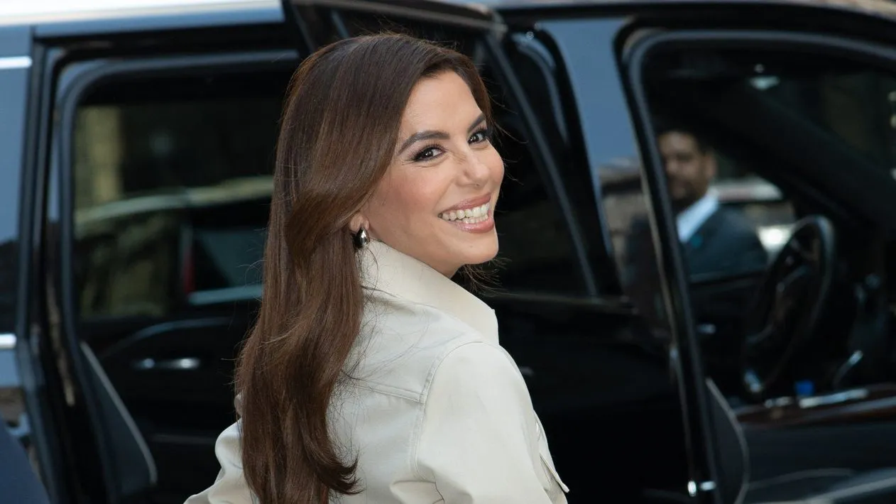 "Rasturila je": Eva Longorija ponovo viralna zbog haljine od 39 dolara