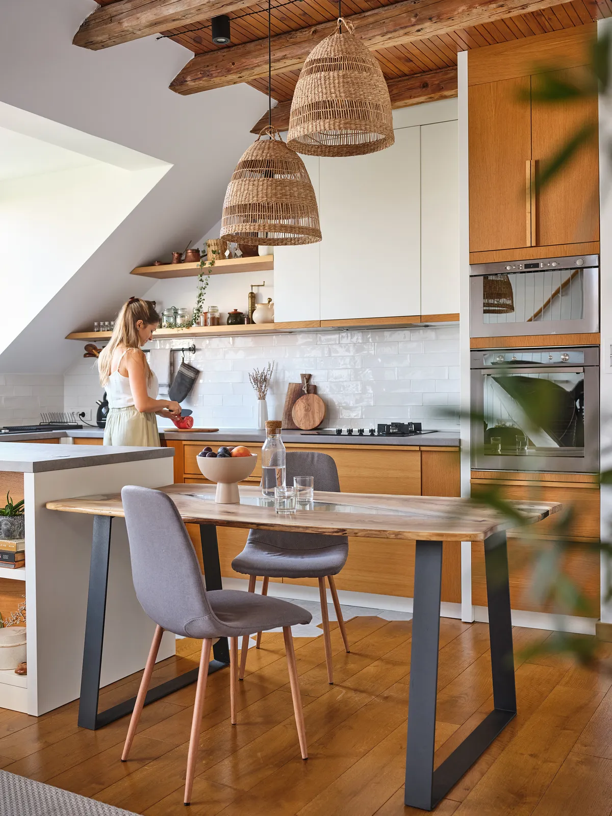 Stan u starom potkrovlju pretvoren je u urbanu idilu sa dušom prošlih vremena 3 Stan u starom potkrovlju pretvoren je u urbanu idilu sa dušom prošlih vremena