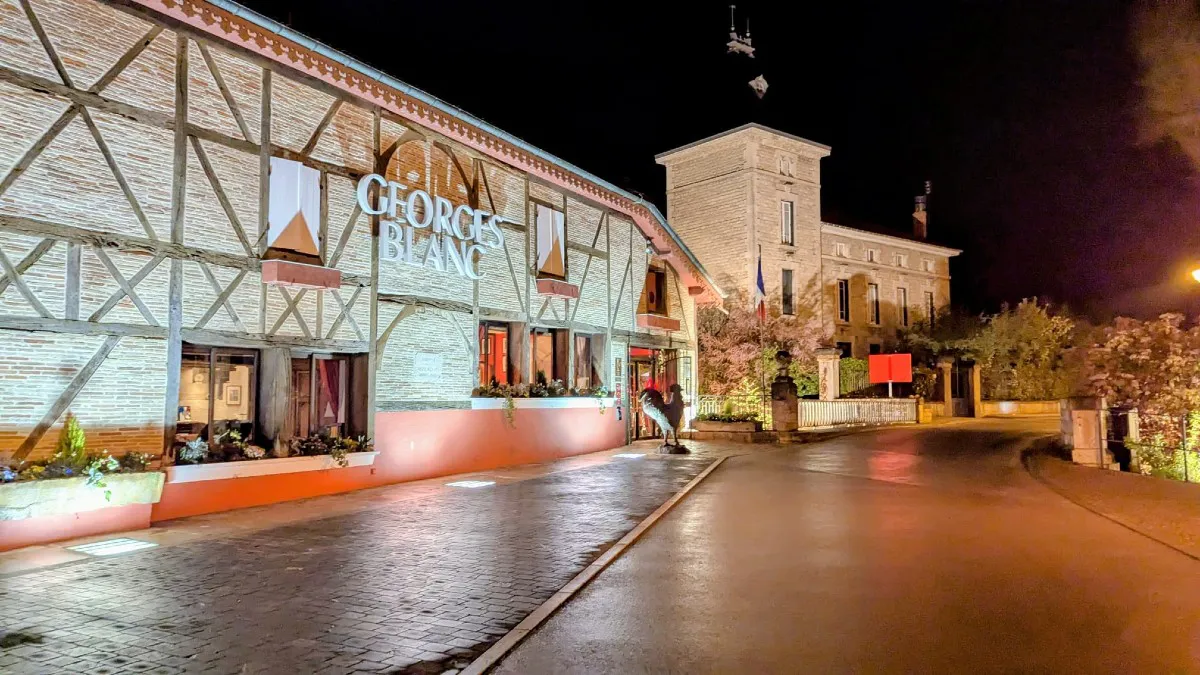 Mišlenov put oko sveta: Posetili smo najstariji restoran sa zvezdicom i probali najbolju piletinu na svetu