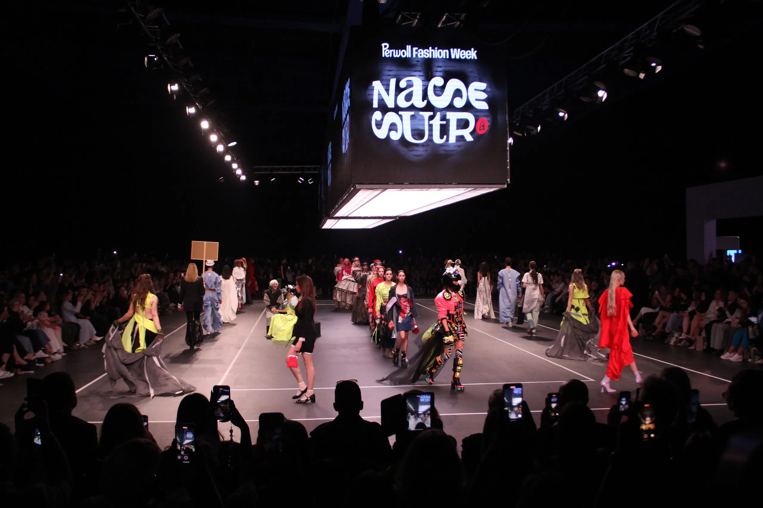 Hrabra Sonja koju je udario autu u Ruzveltovoj ulici, sinoć je bila model na reviji Dragane Ognjenović: "Ustala i bori se do pobede"