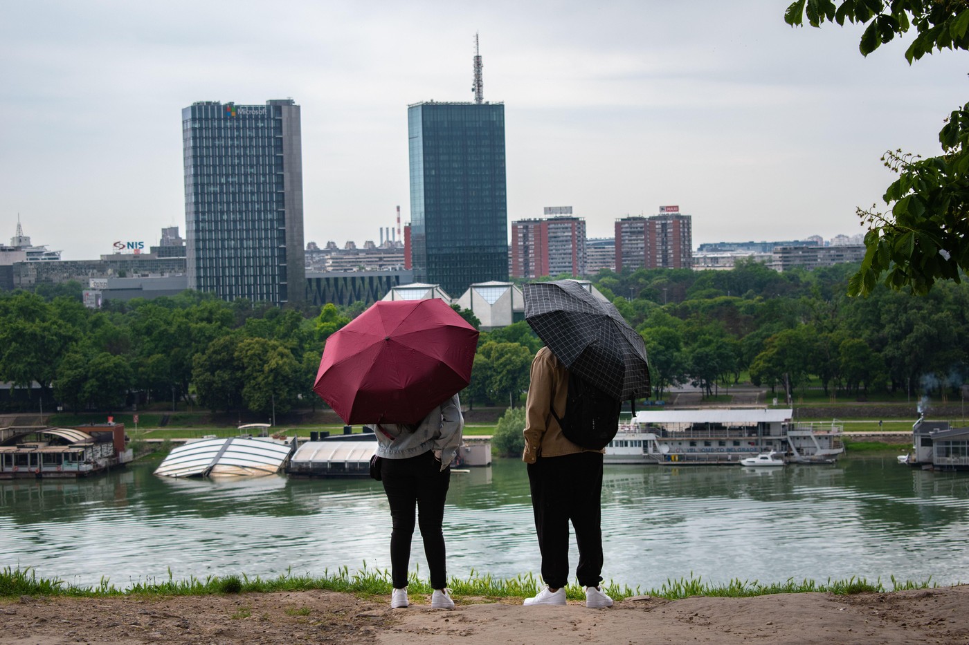 "Ležeći policajac ustao da se pomeri kad je video ko izvodi radove": Nerealna slika sa Zvezdare kruži mrežama