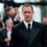 Najbolji frajer u Kanu nosi lakovane čizme iznad kolena, šljokice i roze mašnu: Svi gledaju u njegove noge