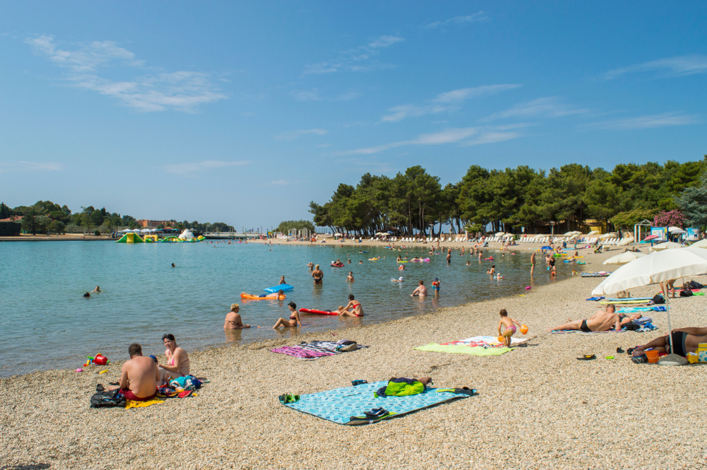 Našli smo mesto u Hrvatskoj u kom nećete bankrotirati zbog ležaljki: Plus, čeka vas kristalno more i mirisne šume