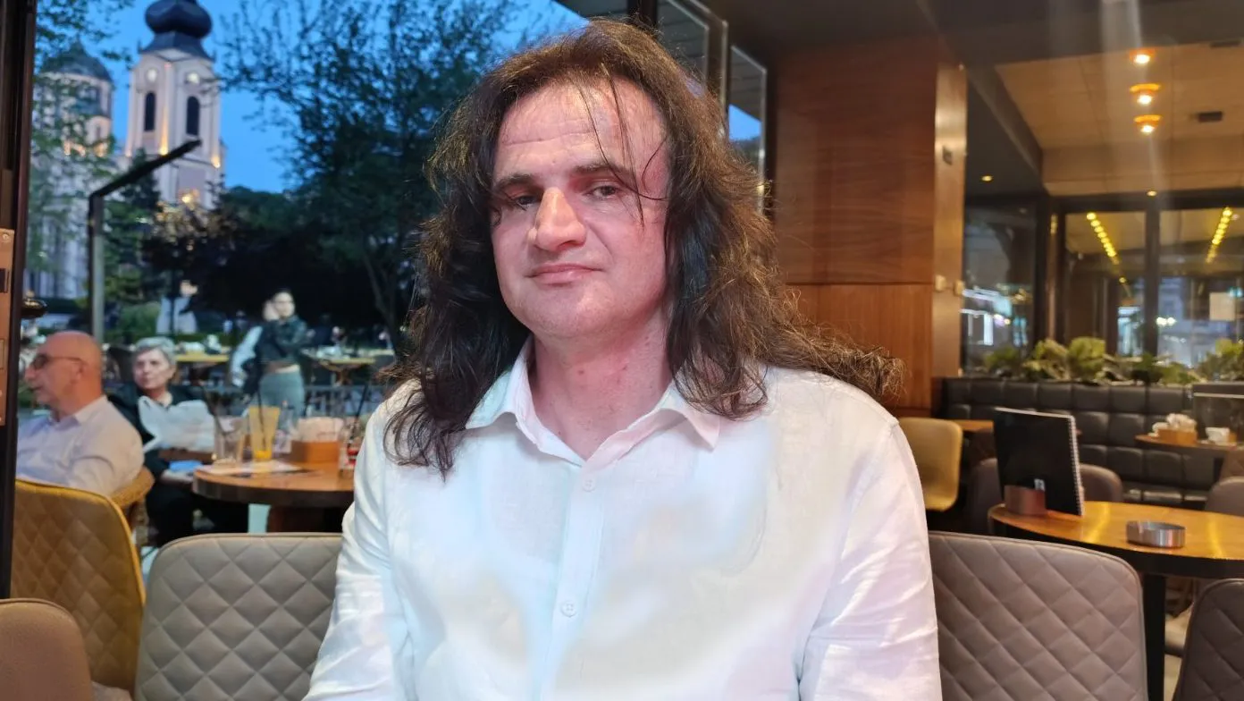 Redžep Redžepović Lepi o poeziji, “Iza oblaka”, odrastanju: "Neka vaša deca nikad ne budu sama kao što sam bio ja“