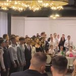 "Ovu decu ne smemo razočarati": Snimak pesme sa maturske večeri Jovine gimnazije sve je dirnuo