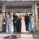 "Srce da pukne, deco, svaka čast": Umesto na matursko veče, maturanti došli ispred suda u Užicu da podrže uhapšenog druga