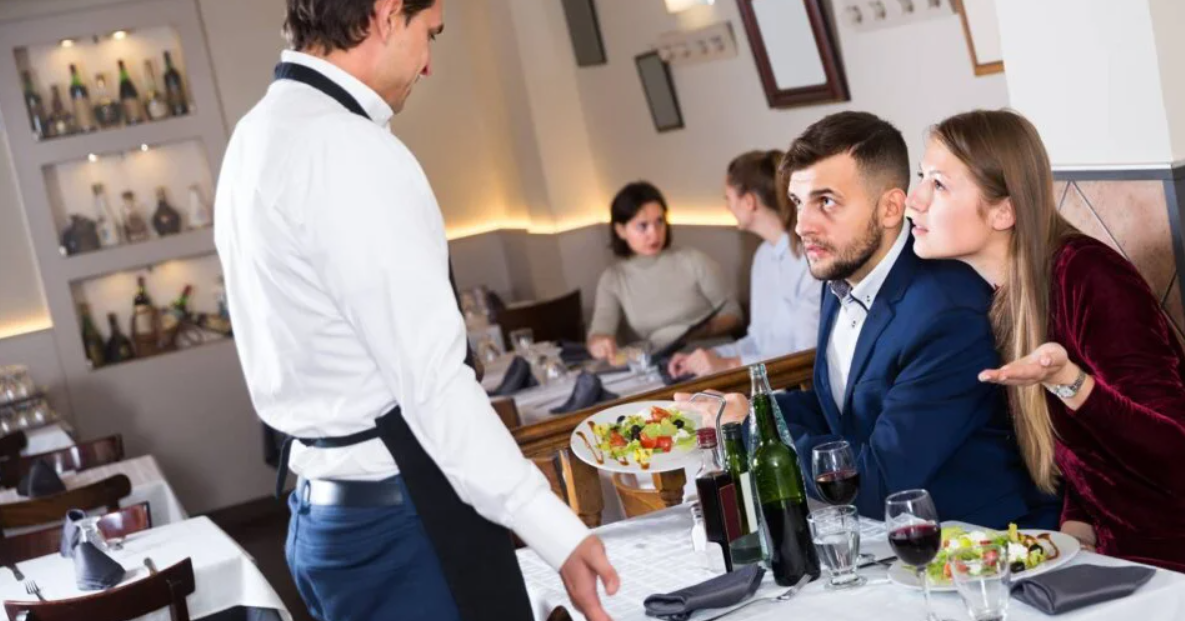 “Deca danas ne znaju za granice i za sve su krivi roditelji”: Ovo je fotografija iz restorana oko koje se posvađao ceo internet fotografija