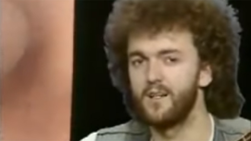 Pre 45 godina je bio “dečko koji obećava” jugoslovenske muzike, a onda je odlučio da nestane: Neke od njegovih pesama i dalje znamo napamet miladin šobi, dečko koji obećava