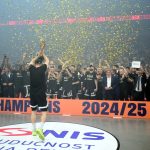 Na sinoćnoj utakmici cela Arena gledala je u jedan transparent: Dve reči koje nose jaku poruku