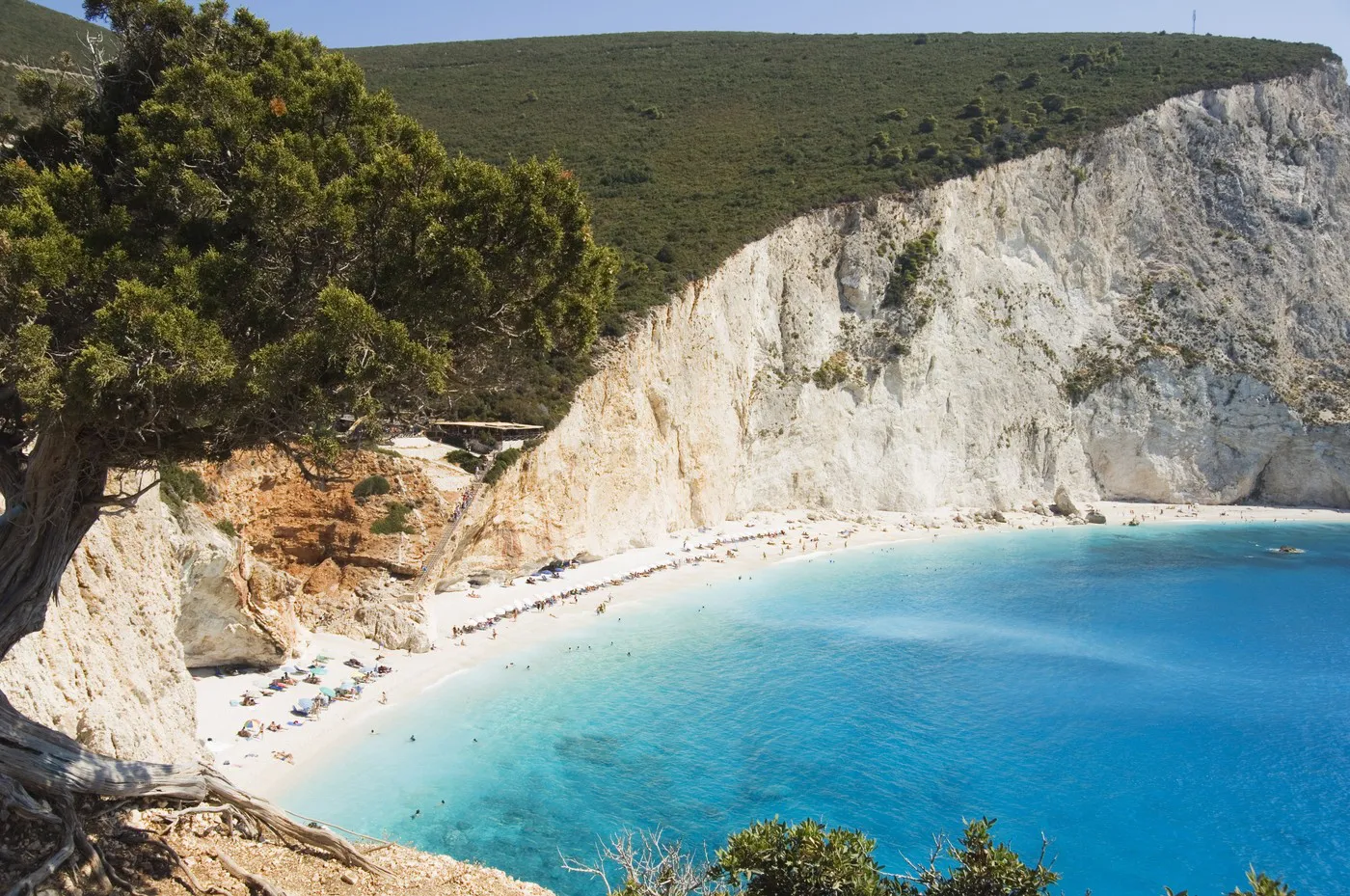 Kao sa druge planete: Grčka plaža ispod litice koja je osvojila internet svojim fotogeničnim kontrastima