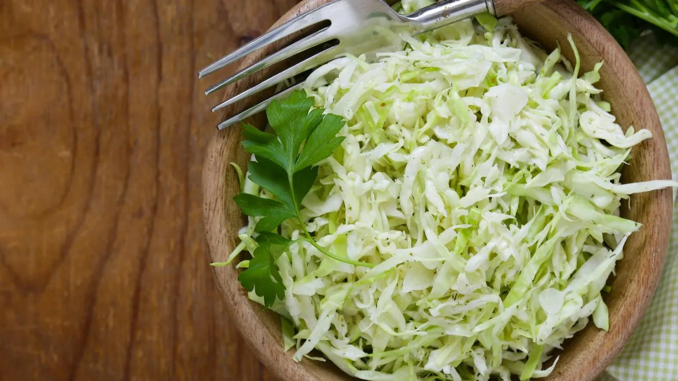 Kupus salata, recept za hrskav prilog, plus još tri predloga kako da je dodatno obogaatite
