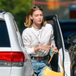 Zaboravite na bele patike, ova boja je apsolutni hit leta, a Điđi nosi model koji u Srbiji košta manje od 100 evra