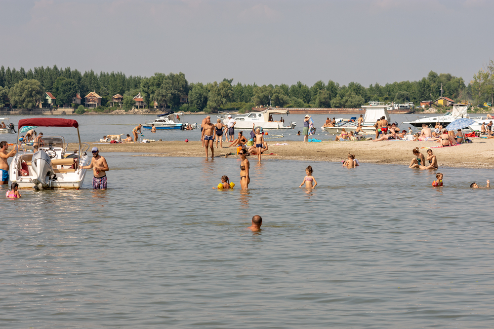 Na sat vremena od Beograda čekaju vas "srpski Brioni" - s razlogom najlepša plaža na Savi