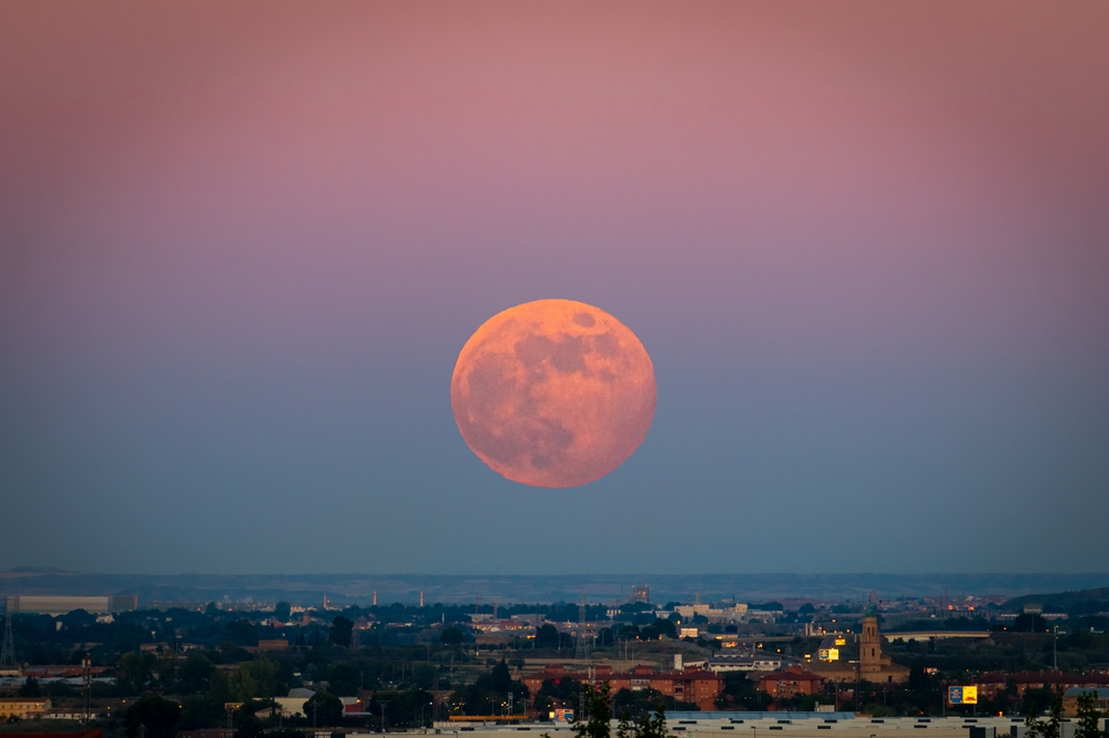 Pun Mesec Jagode mrsi konce za ova 4 znaka: Stiže 11. juna, spremite se za spektakl na nebu