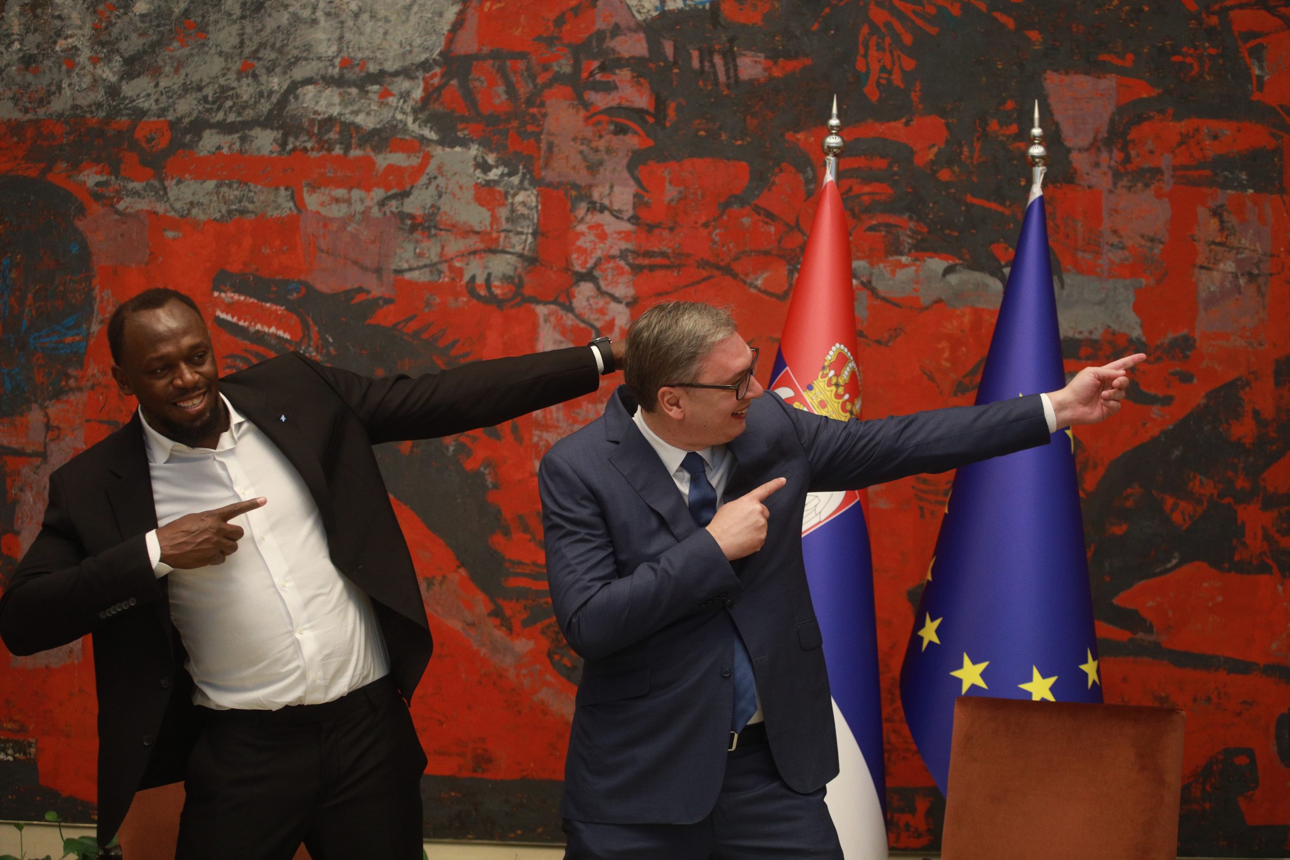 "Kad Vučić pokuša da bude kul, a ispadne mim": Slika predsednika i Juseina Bolta je obišla svet, ali neće im se dopasti komentari na mrežama