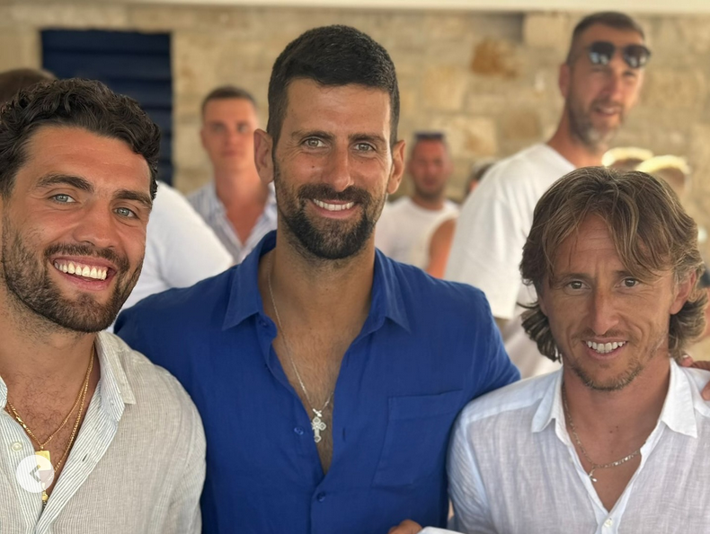 Posveta koju je Novak Đoković napisao na majici za Modrića oduševila fanove