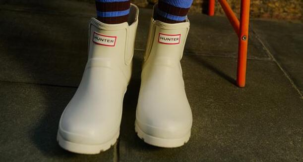 Modni vodič: Koje boje ženskih gumenih čizama su pravi izbor za vas?