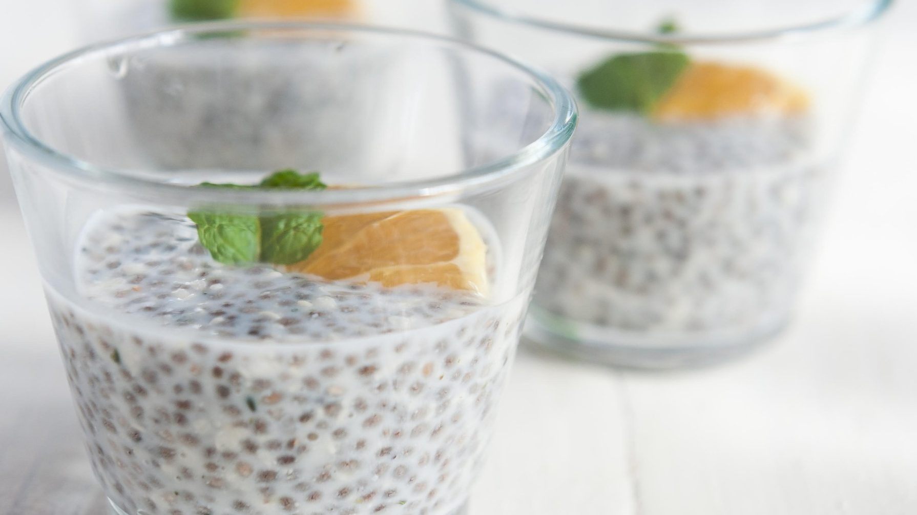 Čia puding sa kokosovim mlekom i voćem: zdrav doručak za dobar početak dana