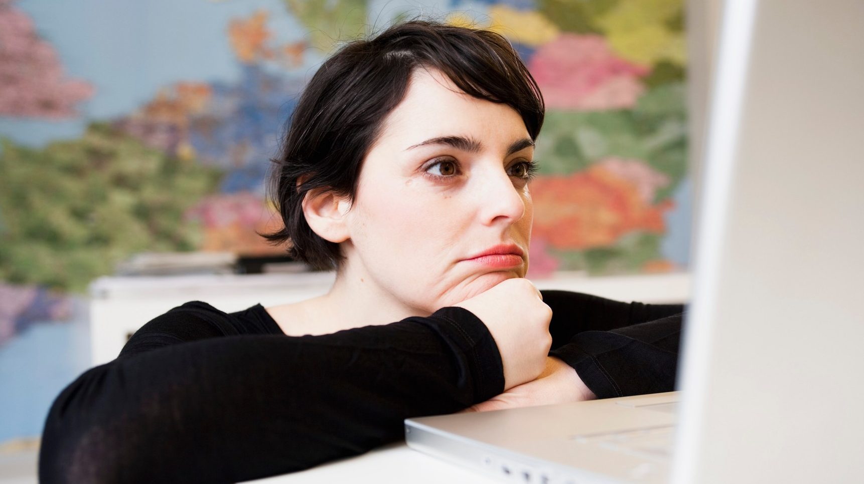 Autizam veštačke inteligencije: Zašto u 2025. godini tražimo ljubavne savete od čatbotova