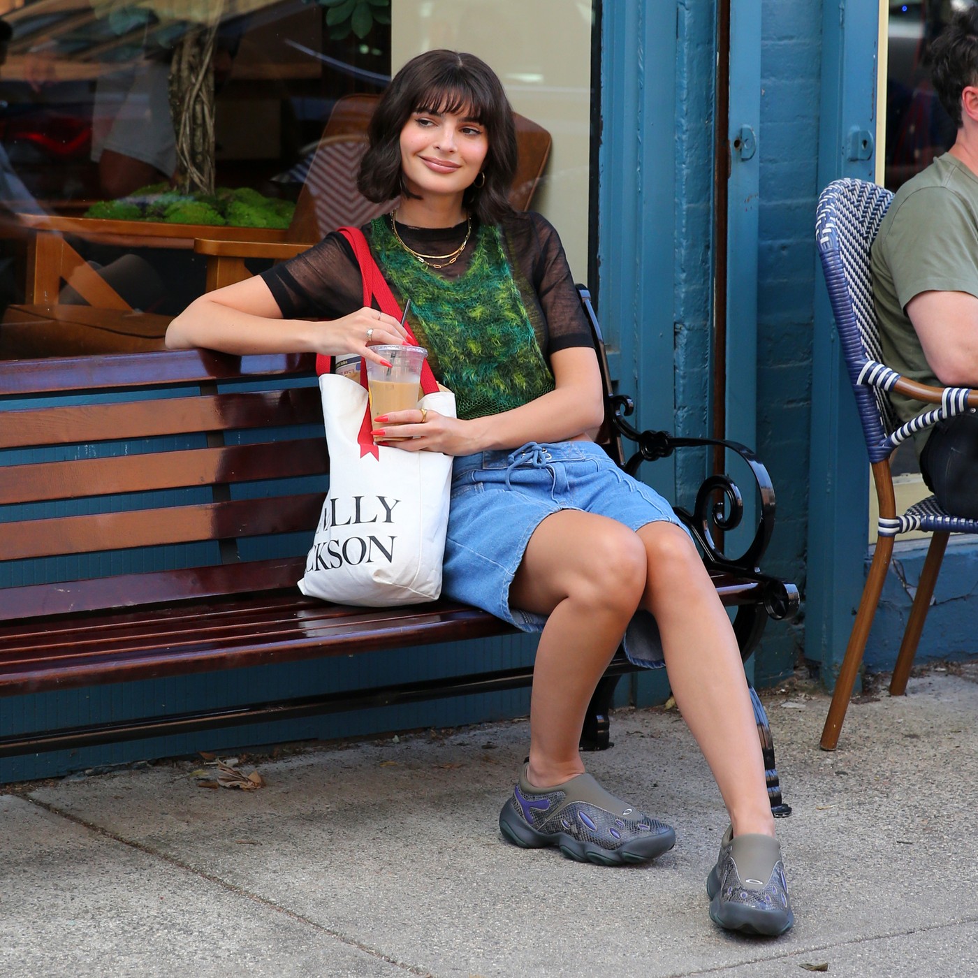 Transformacija godine: Emili Ratajkovski se odrekla titule fatalne zavodnice i u novoj seriji "Too Much" izgleda neprepoznatljivo 1 Transformacija godine: Emili Ratajkovski se odrekla titule fatalne zavodnice i u novoj seriji "Too Much" izgleda neprepoznatljivo