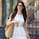 Nema nikakve logike, ali ovaj trend obuće sve više devojaka nosi po letnjim vrućinama