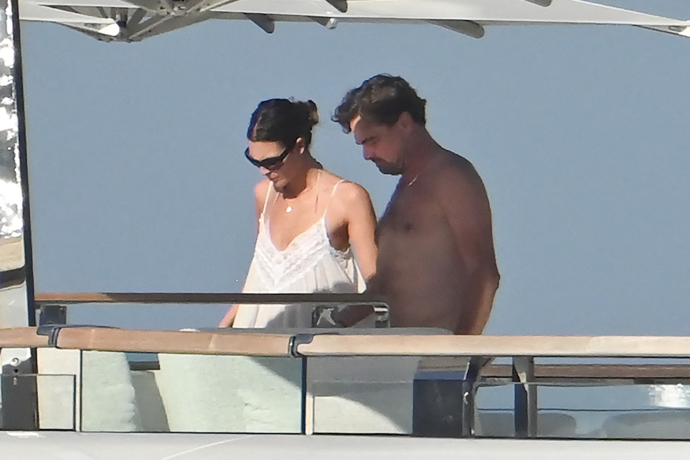 Bela "bakina haljina" je neprolazeći trend svakog leta: Nema bolje opcije za visoke temperature