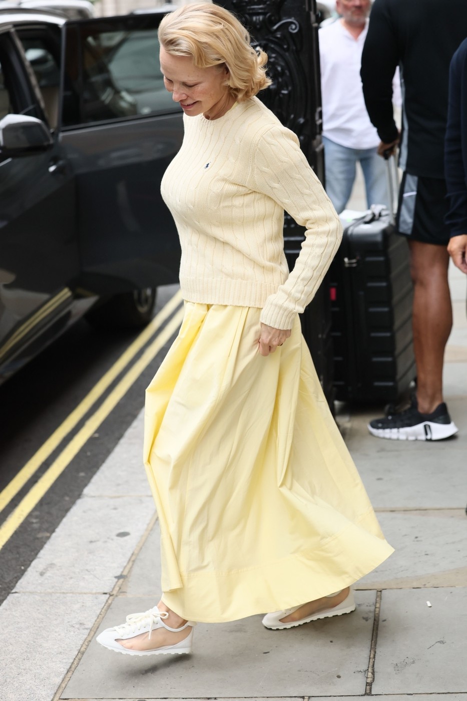 Zaboravite ostale modele, "gole patike" su novi letnji hit koji se polako penje na modni tron 2 Zaboravite ostale modele, "gole patike" su novi letnji hit koji se polako penje na modni tron