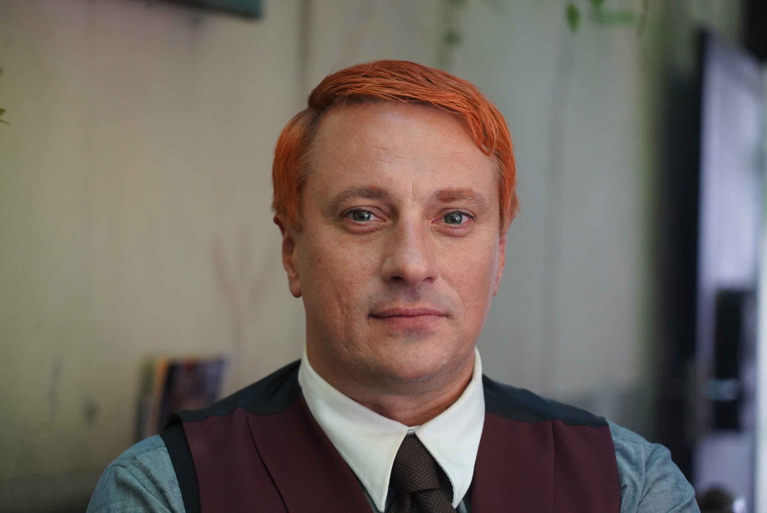 Andrija Milošević više ne izgleda ovako: Na snimanju serije "Senke nad Balkanom" pojavio se sa neočekivanom bojom kose 1 Andrija Milošević više ne izgleda ovako: Na snimanju serije "Senke nad Balkanom" pojavio se sa neočekivanom bojom kose