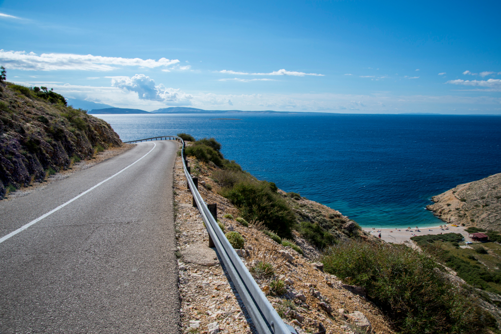 „Autocorrect očigledno nije radio“: Greška na natpisu na hrvatskom putu nasmejala sve na mrežama