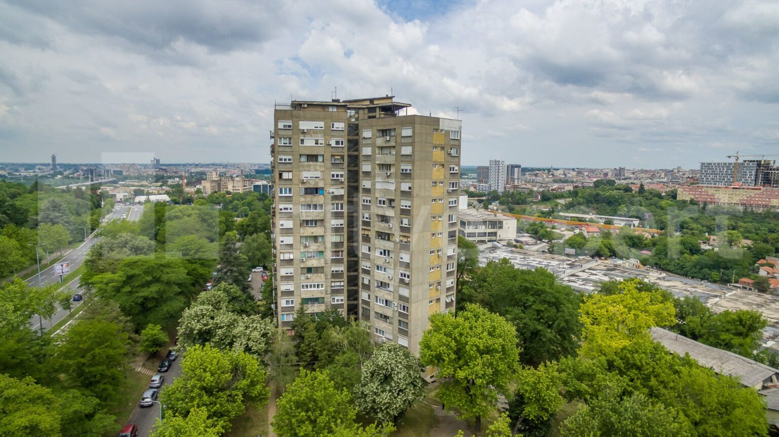 Zgrade u Beogradu koje su bile "živi štit" za Tita: Ovo je urbana legenda u koju mnogi i danas veruju